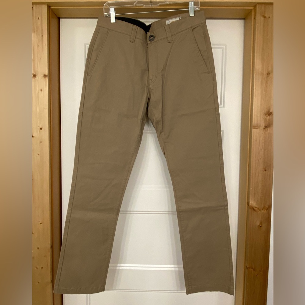 Volcom freakin Chino size 32